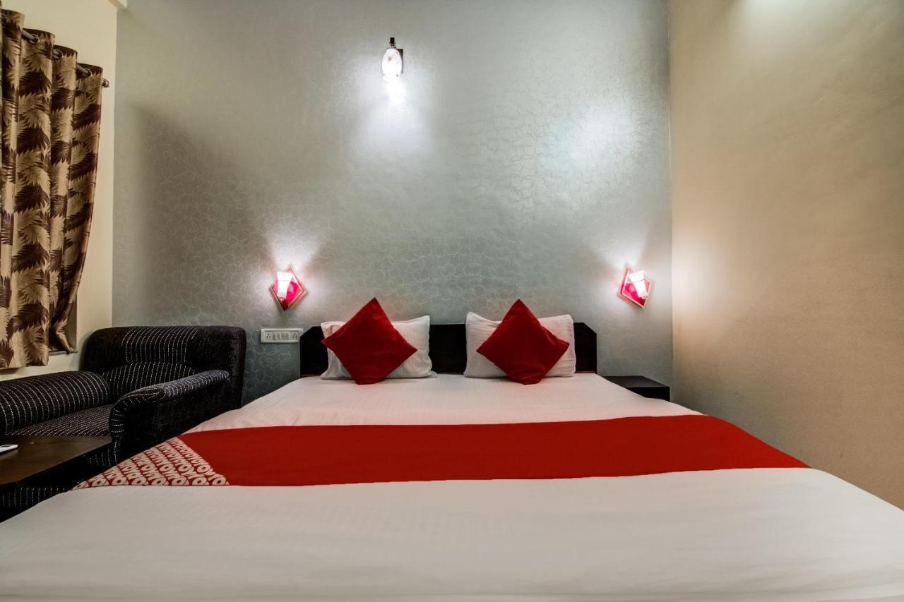 Oyo Hotel Malhotra ชัยปุระ ภายนอก รูปภาพ