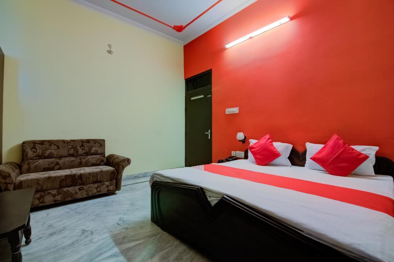Oyo Hotel Malhotra ชัยปุระ ภายนอก รูปภาพ