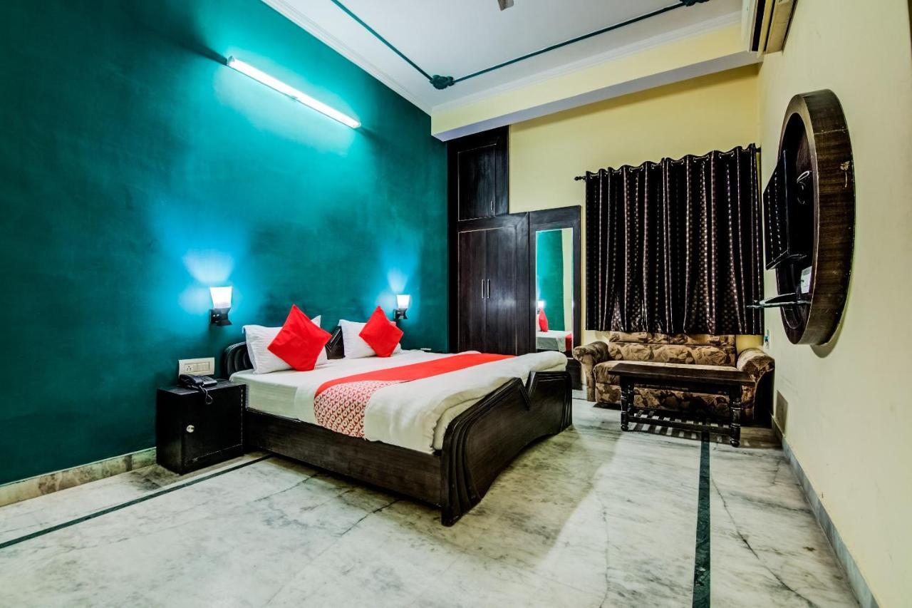 Oyo Hotel Malhotra ชัยปุระ ภายนอก รูปภาพ