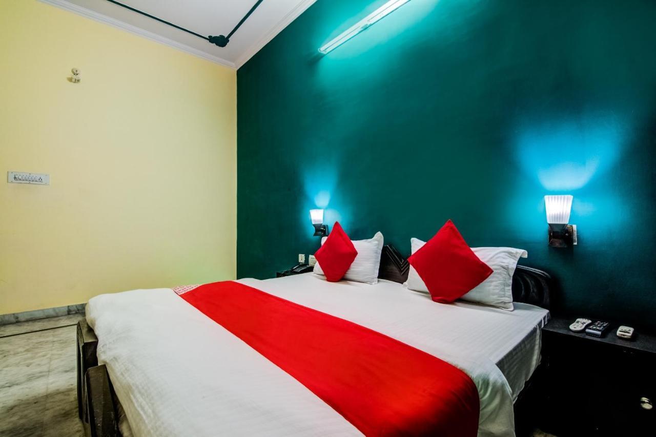 Oyo Hotel Malhotra ชัยปุระ ภายนอก รูปภาพ